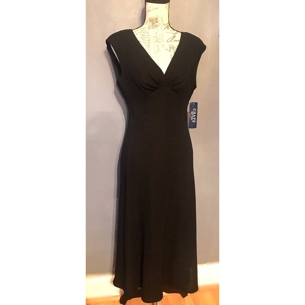 NWT Women’s Chaps Black sleeveless vneck dress